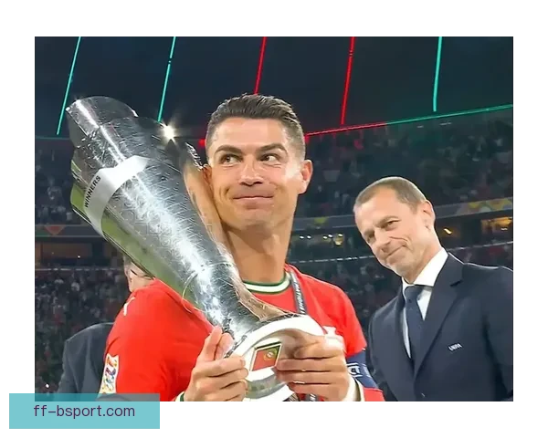 法国力克西班牙捧起欧国联冠军奖杯荣光再现